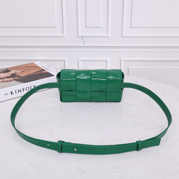 ボッテガヴェネタバッグ背面デザイン